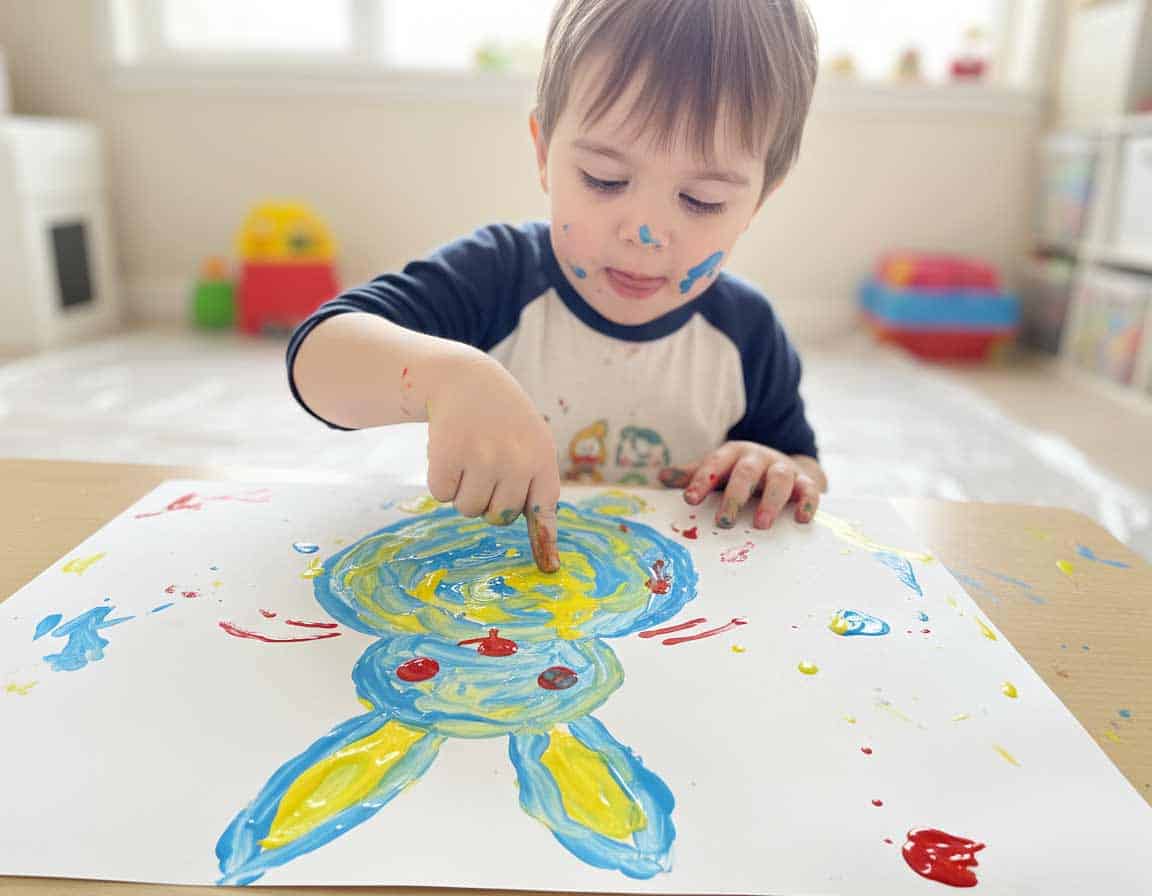 Du betrachtest gerade Osterhase mit Fingerfarbe malen